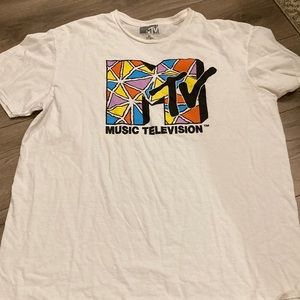 MTV geometric color black XL tee! Crop it tuck it!